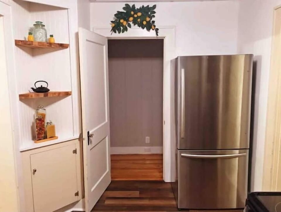 Huge fridge, everything stays super cold. Bottom is a freezer with ice tray!