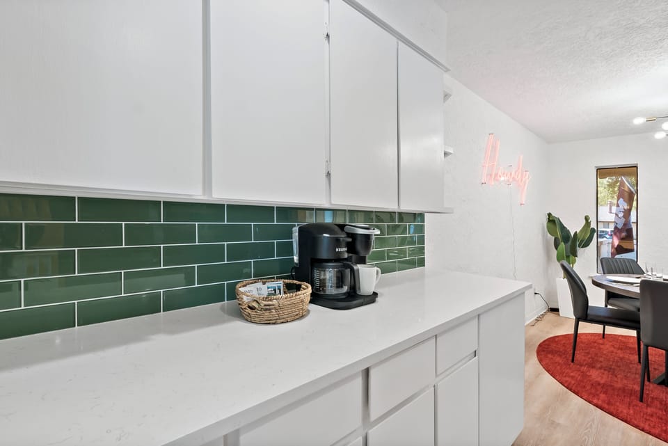 Kitchen delight: modern design meets functionality! Enjoy coffee and tea!