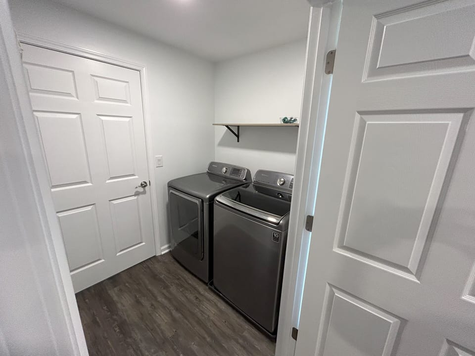 Shared Laundry - shared with unit next door.