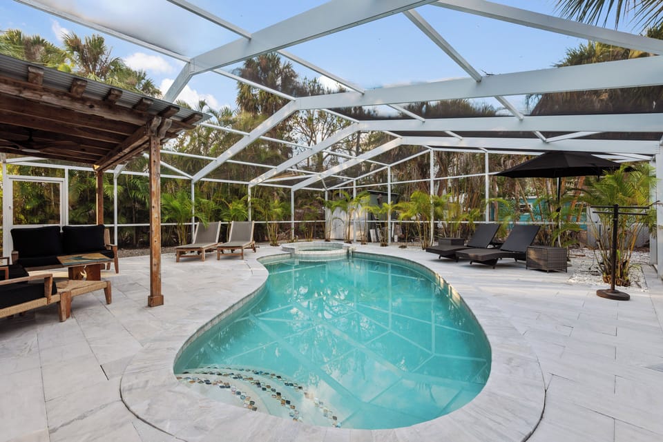 Lanai | Outdoor Pool