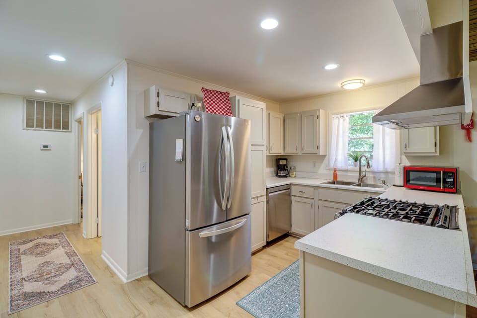 Kitchen | Cooking Basics | Coffee Maker | Ice Maker | Main Level