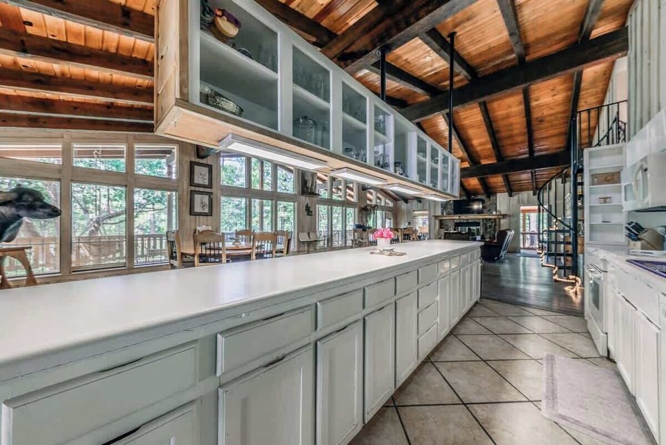 Large Kitchen with Lots of Counter Space and Storage