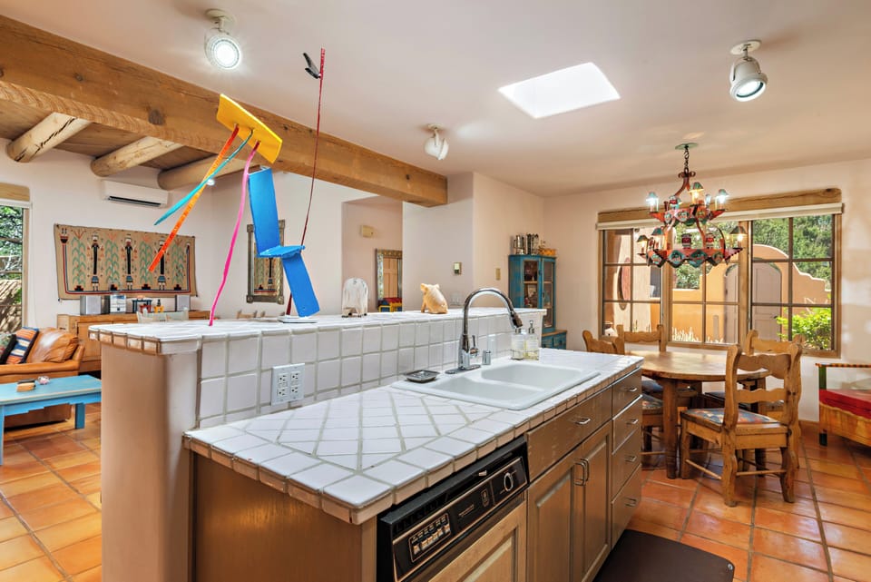 Kitchen / Dining Area
