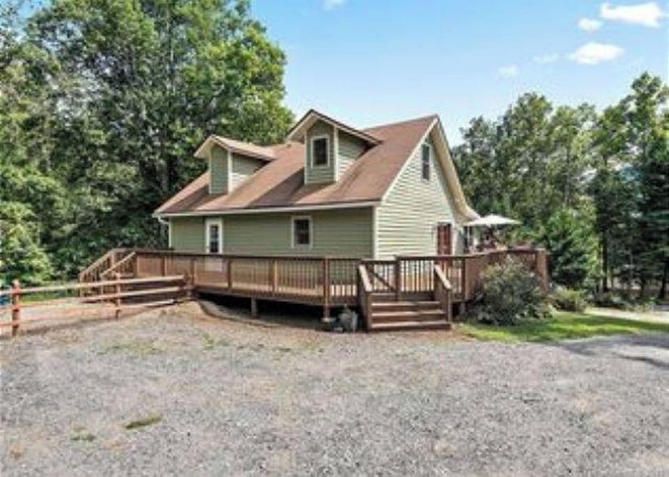 Welcome to Hickory Nut Hideaway!