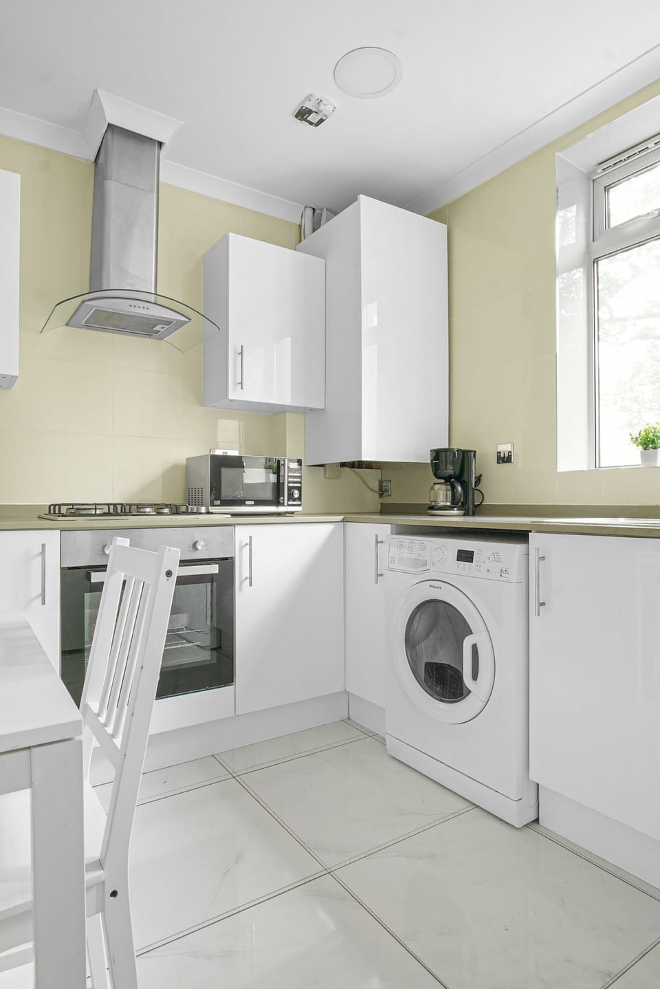 The kitchen is fully equipped to prepare a simple meal
