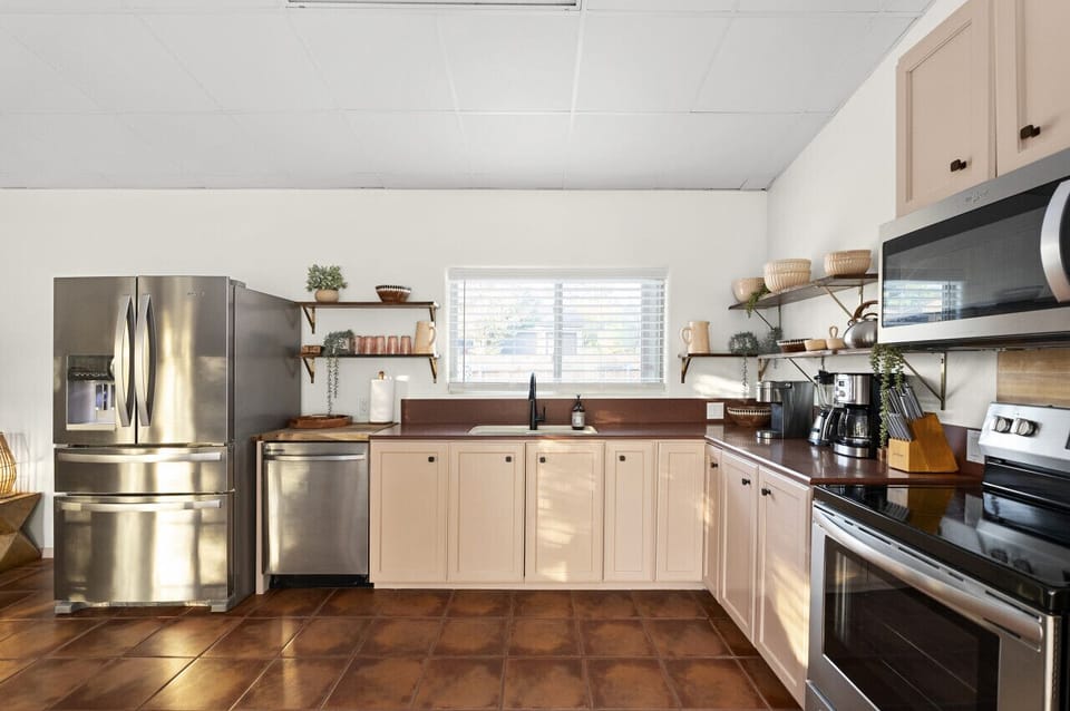 Kitchen fully equipped for all your culinary needs.