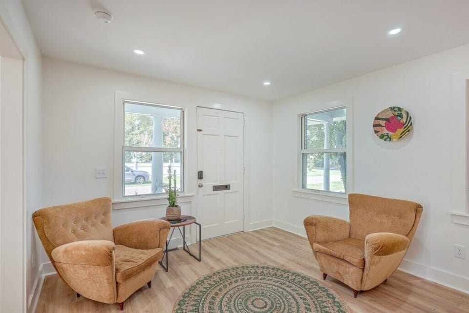 Cozy and bright entryway with comfortable seating, ideal for unwinding or reading.