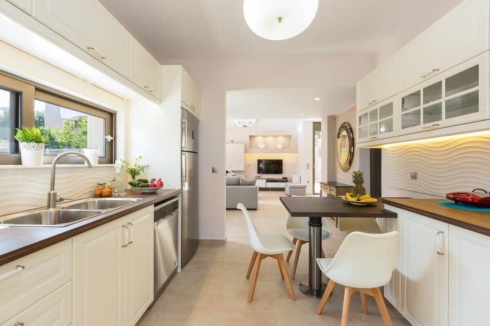 Cook and Dine in a Modern, Inviting Space