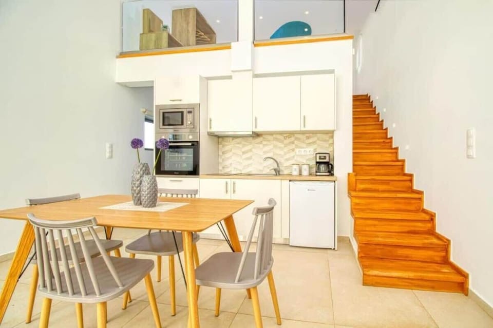 Tranquil Getaway in a Maisonette Featuring Kitchen and Dining Facilities