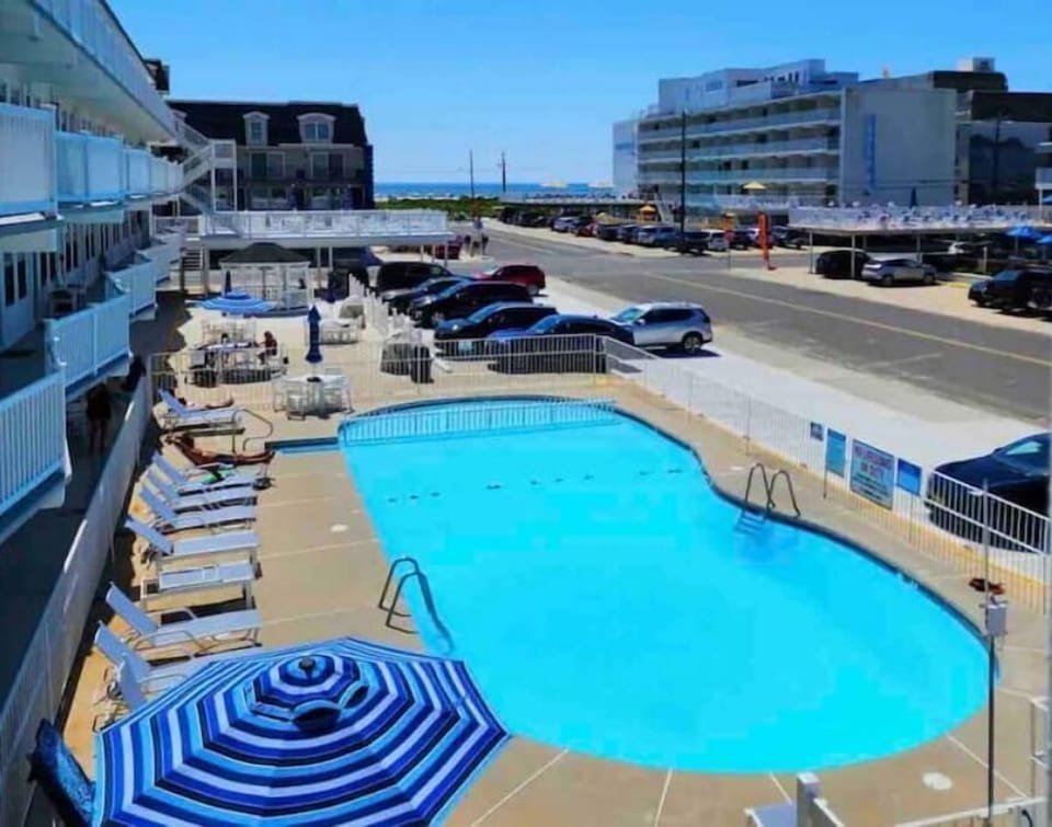 Heated 2 to 9 foot Pool- Open Memorial Day -Oct 1