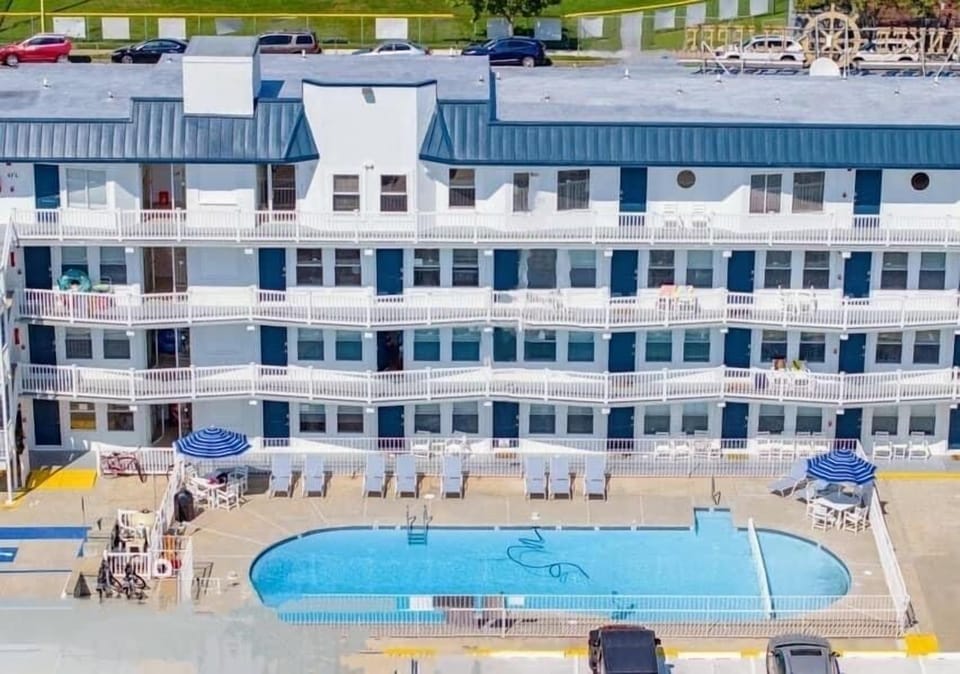 Newly renovated Cape Cod Inn with elevator to all levels