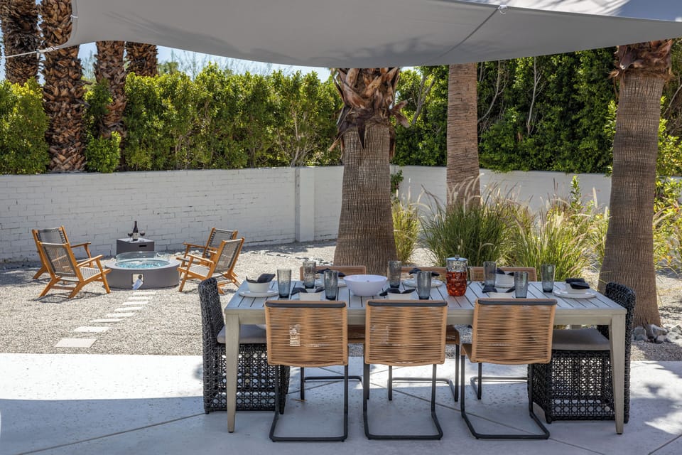 Outdoor dining for eight