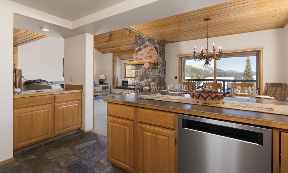 32 Downhill 301 kitchen3