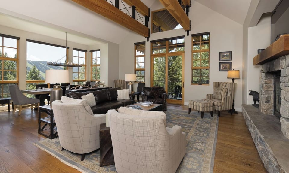 36 Swift Bear living