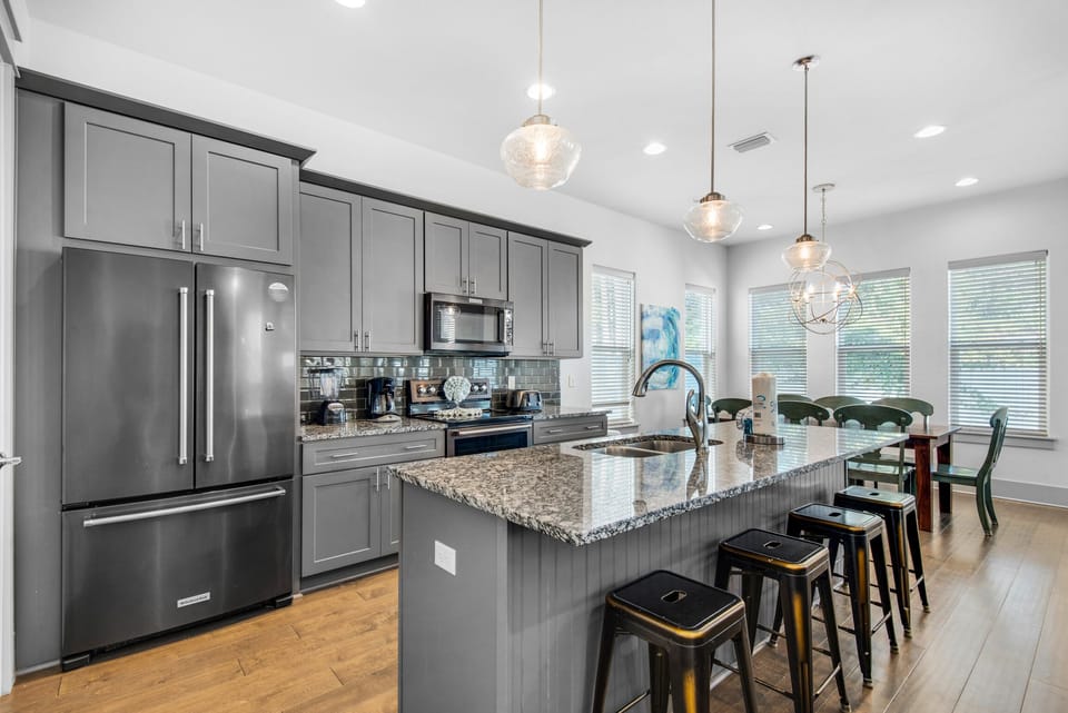 Kitchen with large eat-in bar