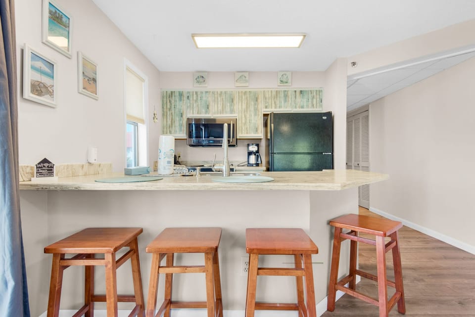 Eat-in bar seating