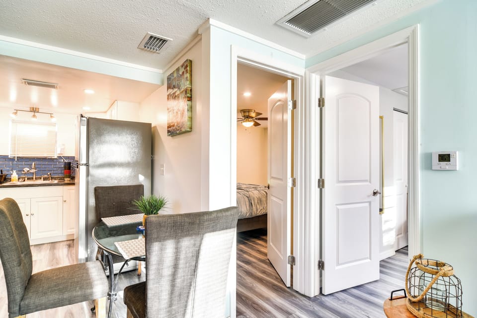 Dining Area | Dishware/Flatware Provided
