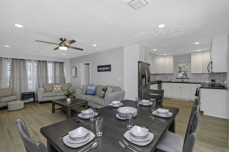 Dining/ Living room