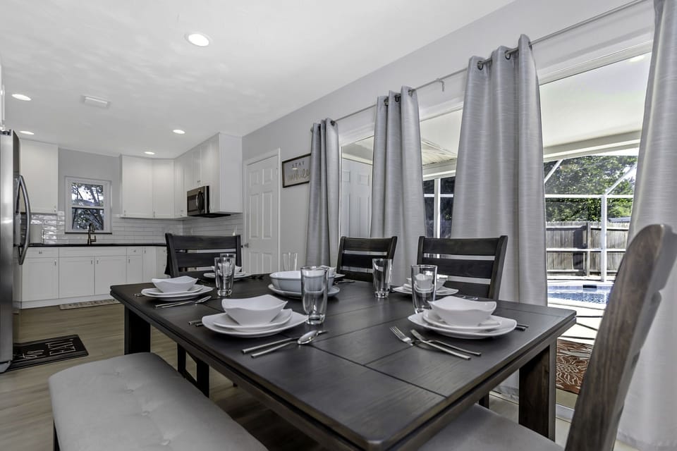 Dining with a Pool view