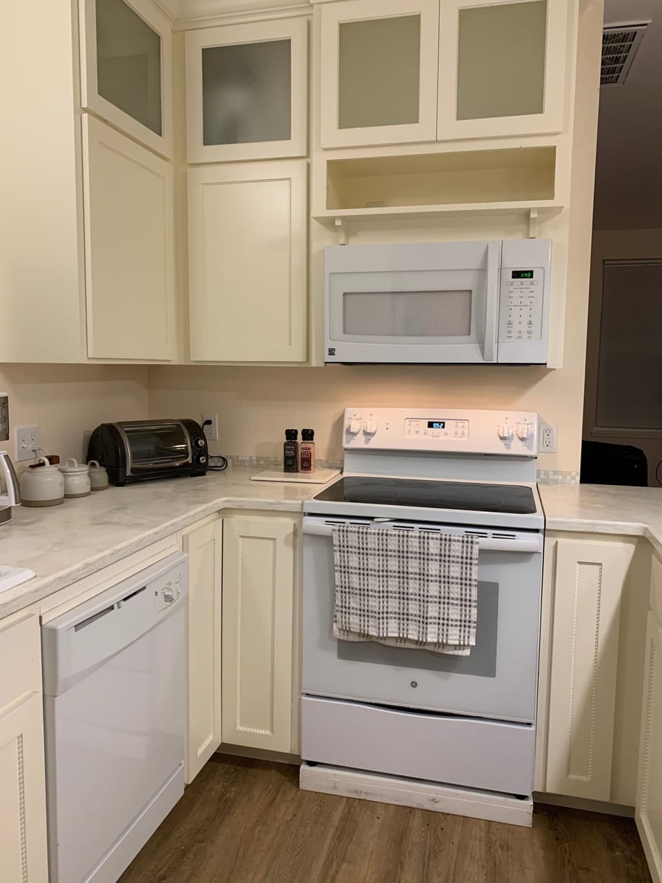 It's a great kitchen to cook in!