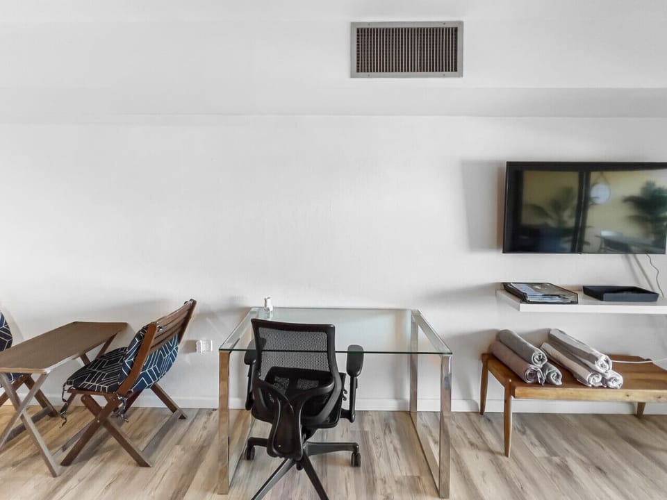 Light-Filled Studio with Clean, Calm Design
