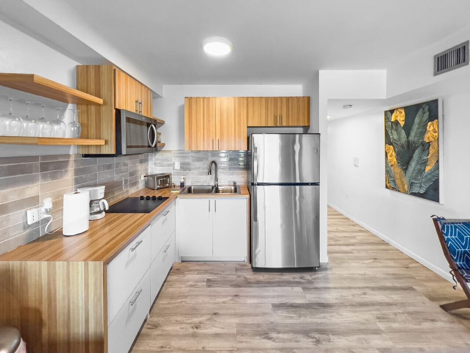 Cook Comfortably in a Sleek, Contemporary Kitchen