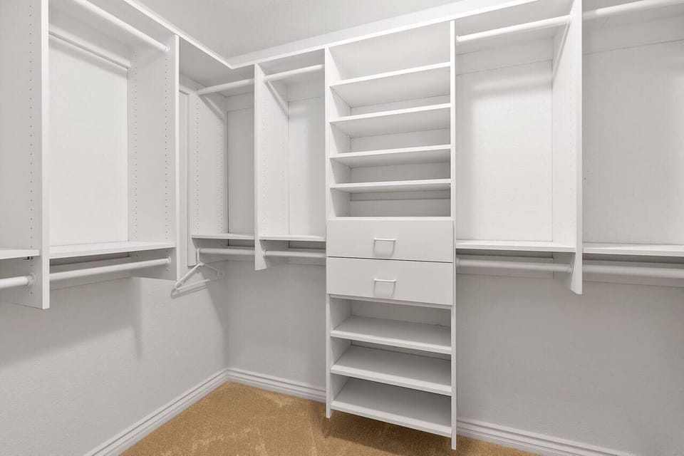 Master Bedroom Closet (Walk-in)