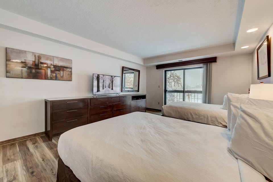 2 Queen Beds