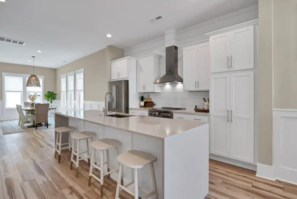 Gourmet Kitchen, fully appointed