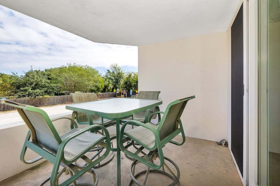 North Breakers 206 - Patio with table for four