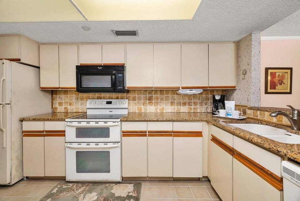 North Breakers 206 - Kitchen area