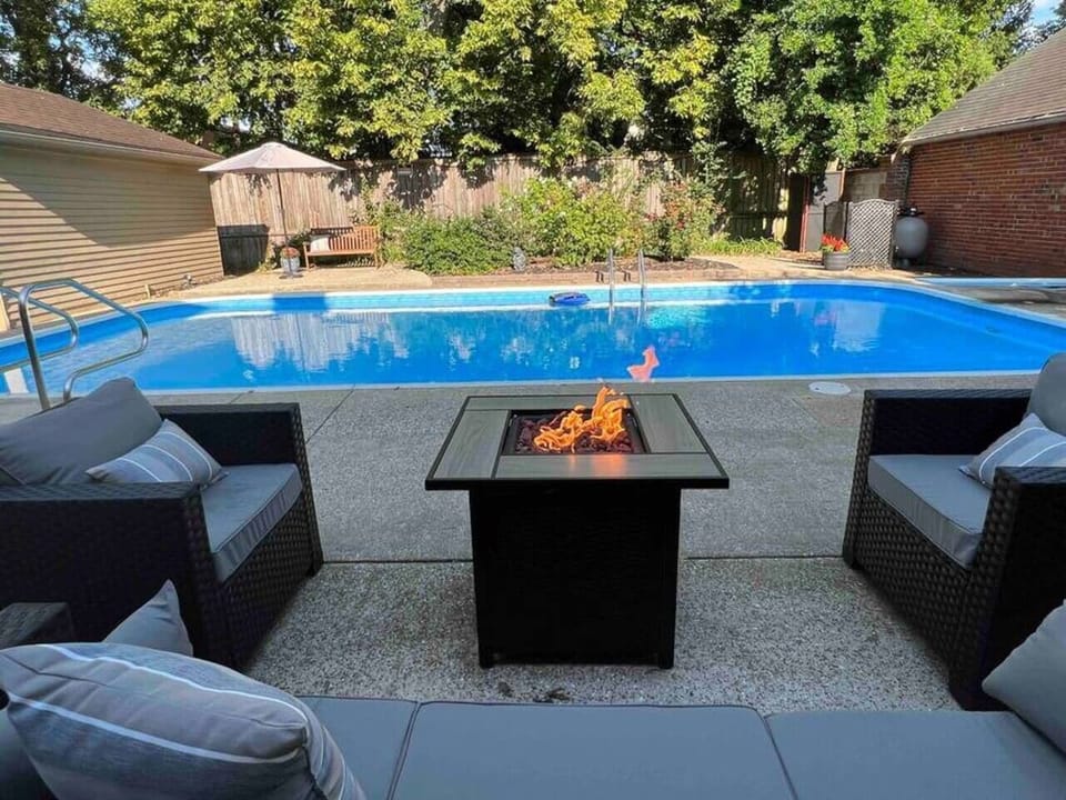 Back porch/ pool area