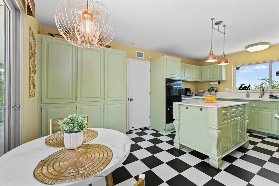 Fully equipped kitchen
