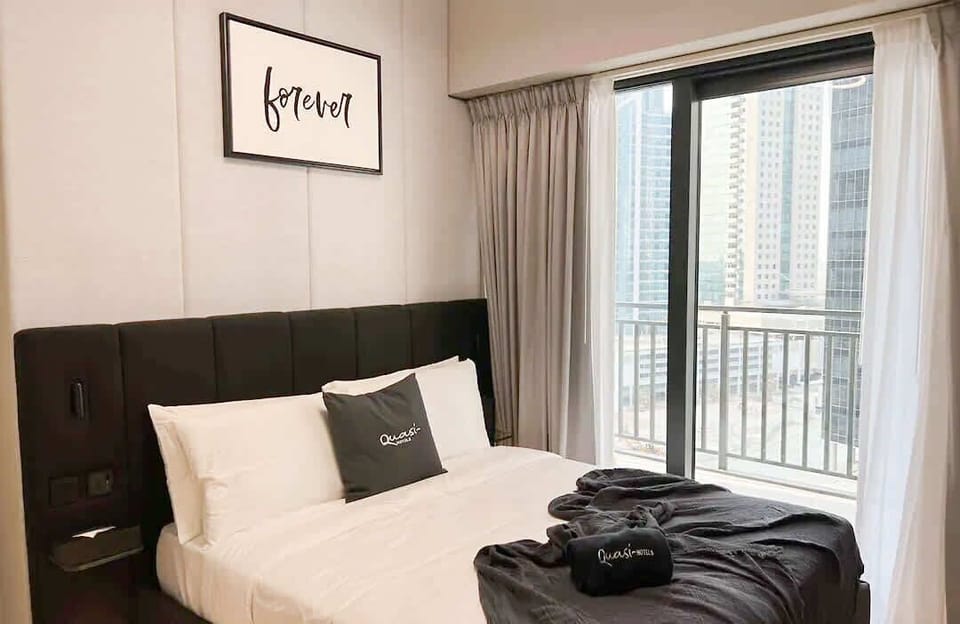 This cozy and stylish retreat in Business Bay, Dubai offers comfort and elegance. Enjoy a relaxing stay in a lively area known for its luxury and modern city life.
