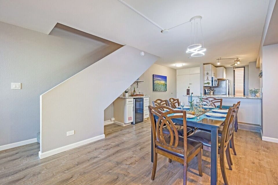Large Kitchen & Living Area