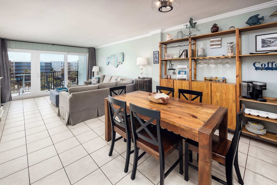 Living/Dining area