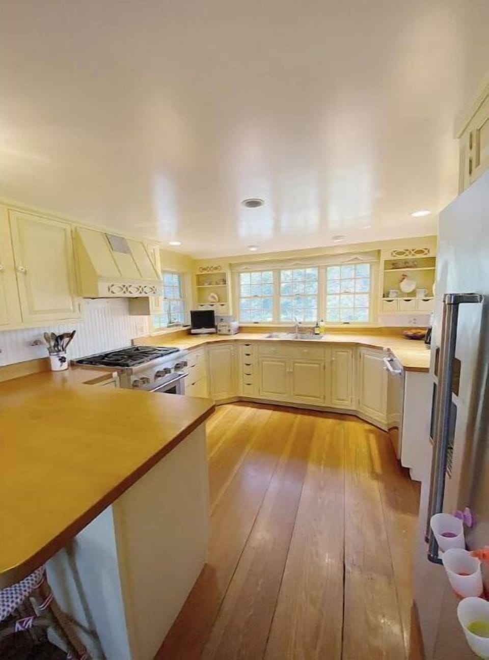 Kitchen with updated appliances and everything a cook needs!