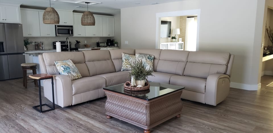 Reclining sofa