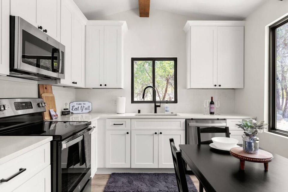 Kitchen -> French press, Dishwasher, Toaster, Coffee maker