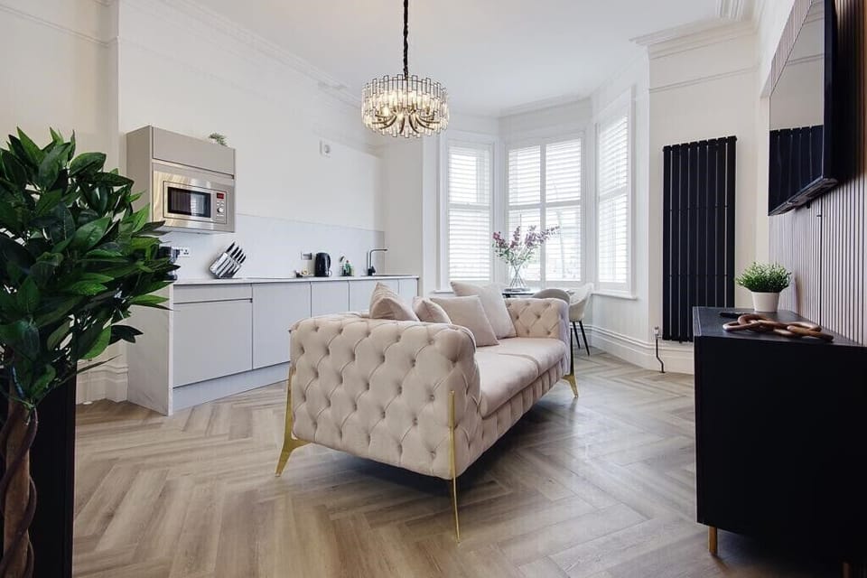 Living Room / Lounge
