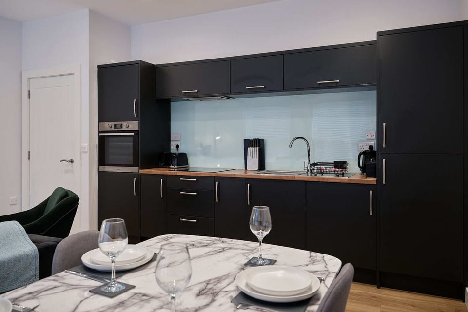 Modern kitchen/dining 