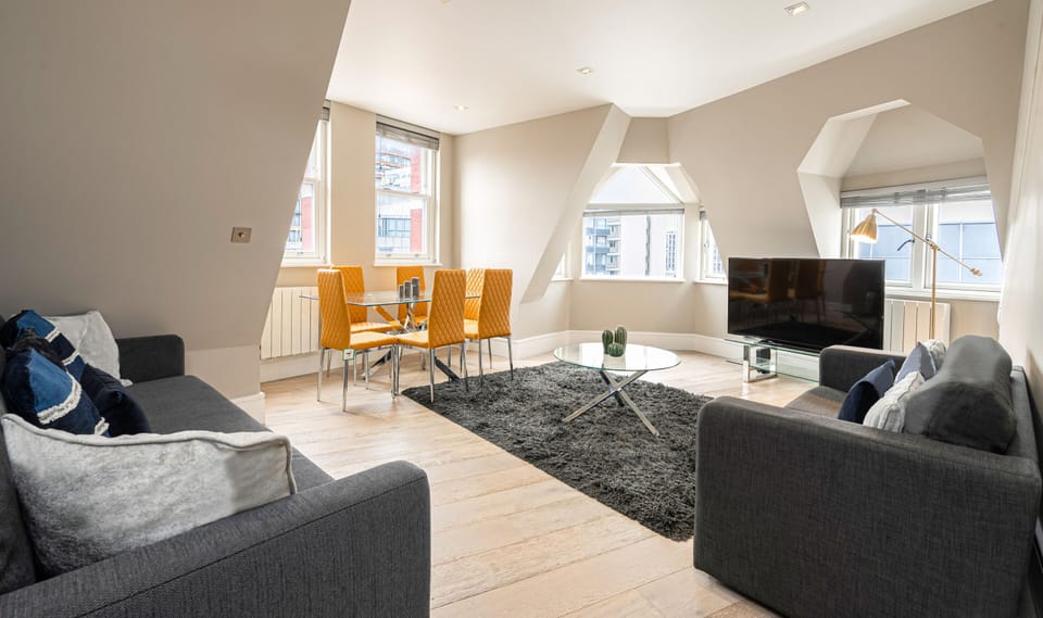 Living Room / Lounge