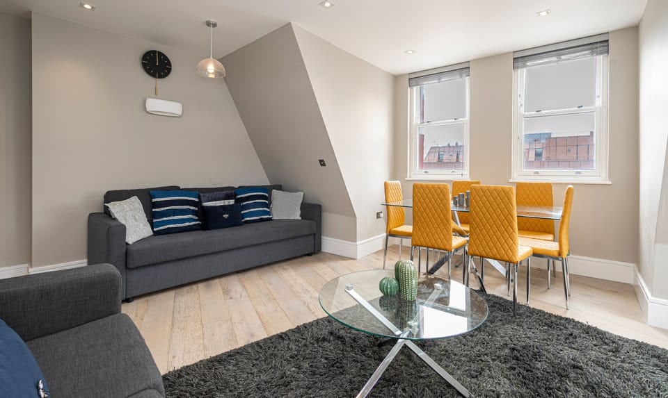 Living Room / Lounge