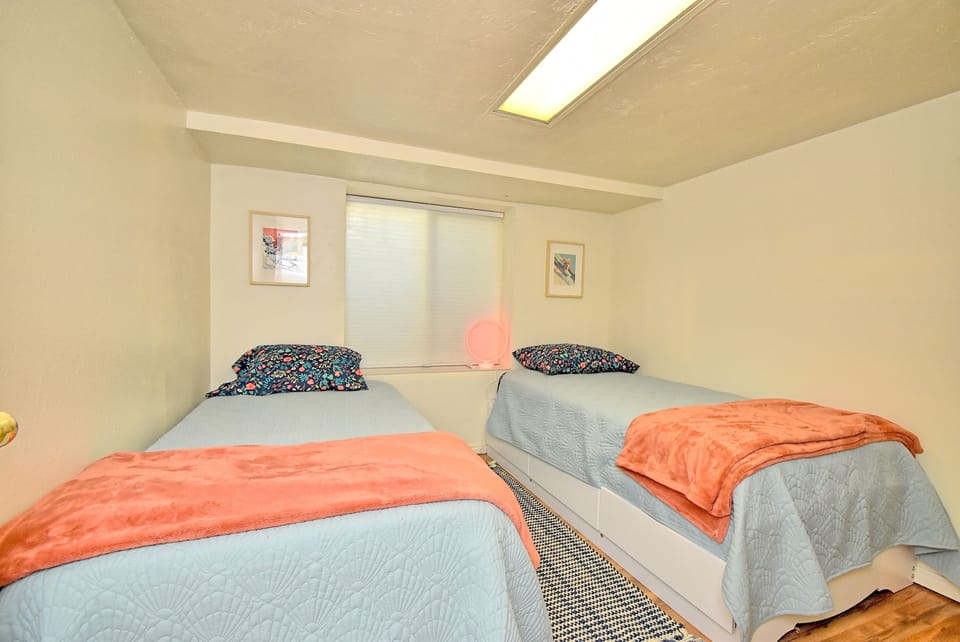 Bedroom 4 - Two twin beds