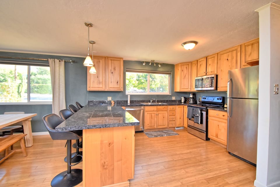 Kitchen Island 