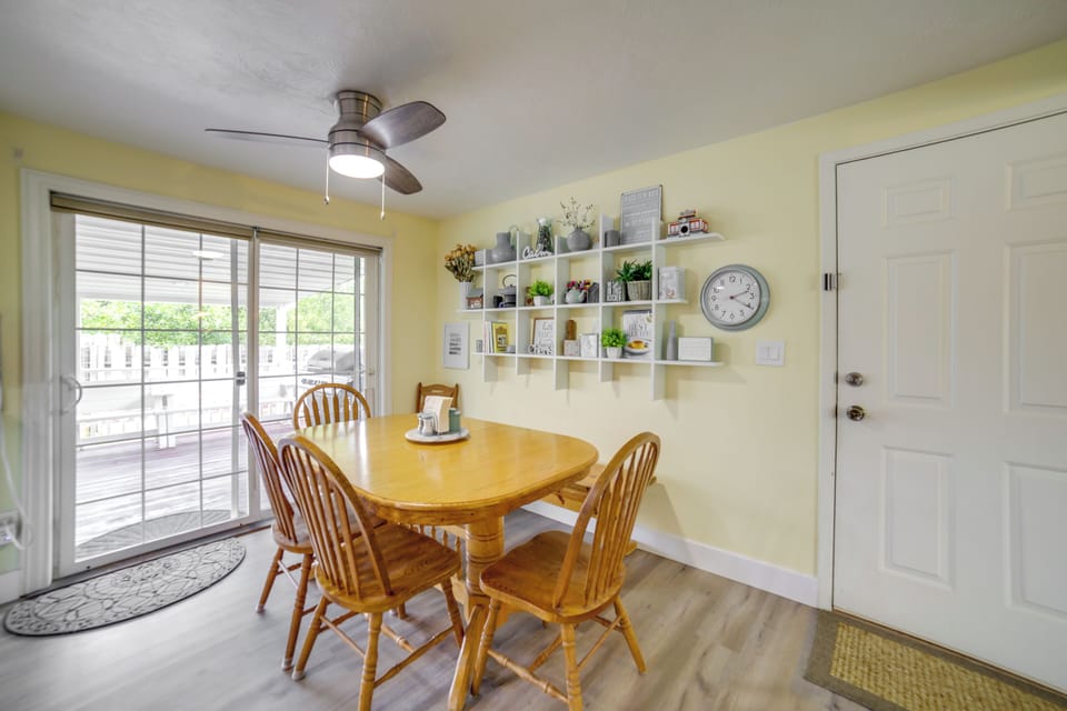 Dining Area | Dishware/Flatware