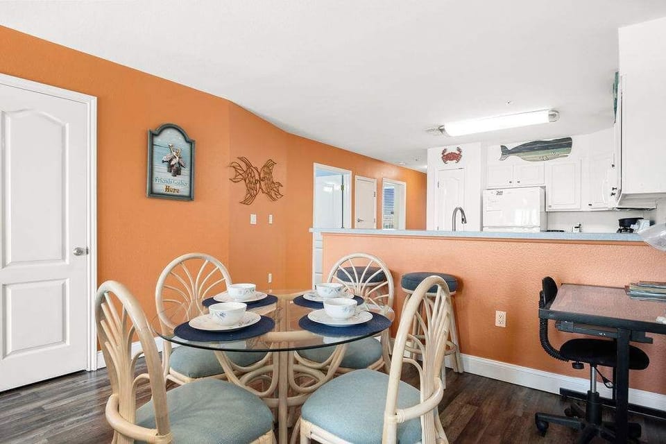 Enjoy meals together with dining for 4, perfectly connected to the fully equipped kitchen—ideal for a seamless dining experience.