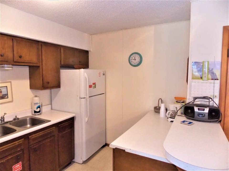 Compact yet fully equipped - our kitchen maximizes efficiency without compromising on functionality.