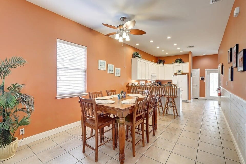 Dining table seats 6