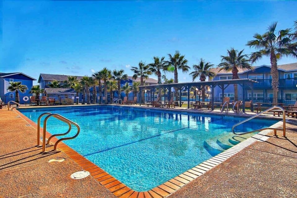 Huge Community Pool!